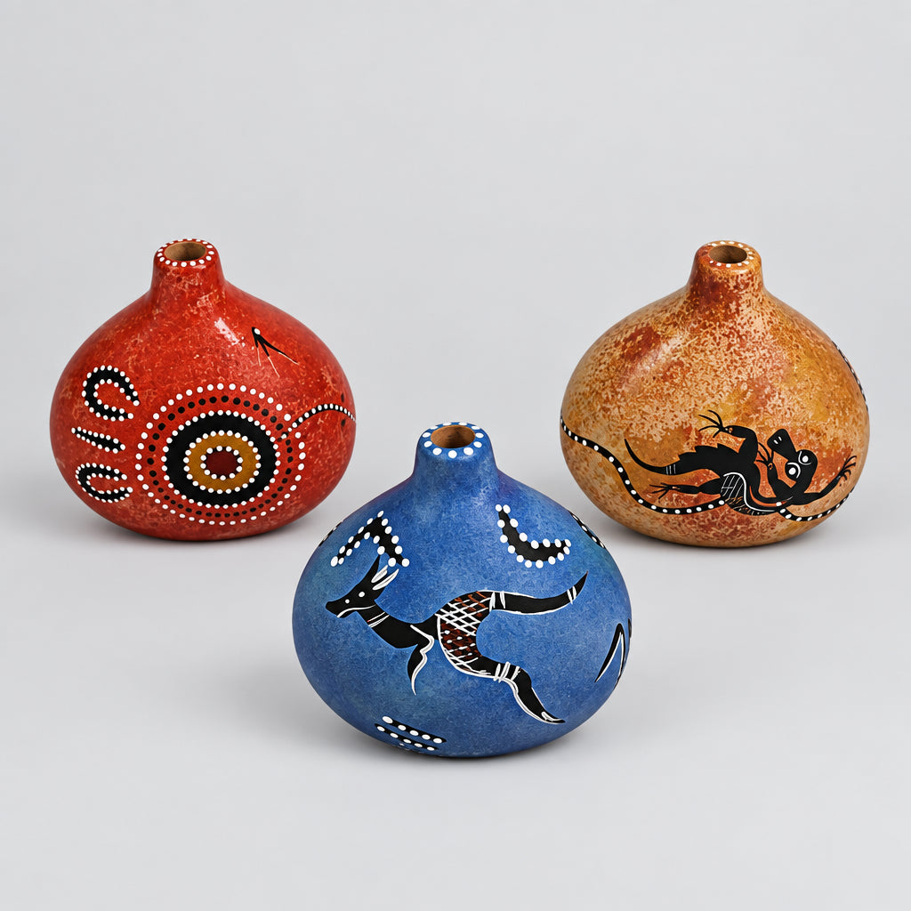 Vase mini round 12 cm high. Hand painted in display box